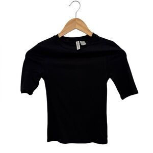 H&M Divided Cropped Black Short Sleeve Tee